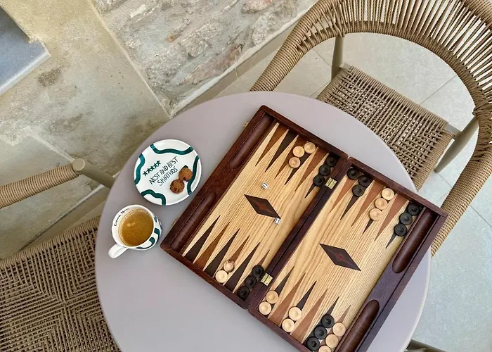 Nest - Nests Szkiáthosz